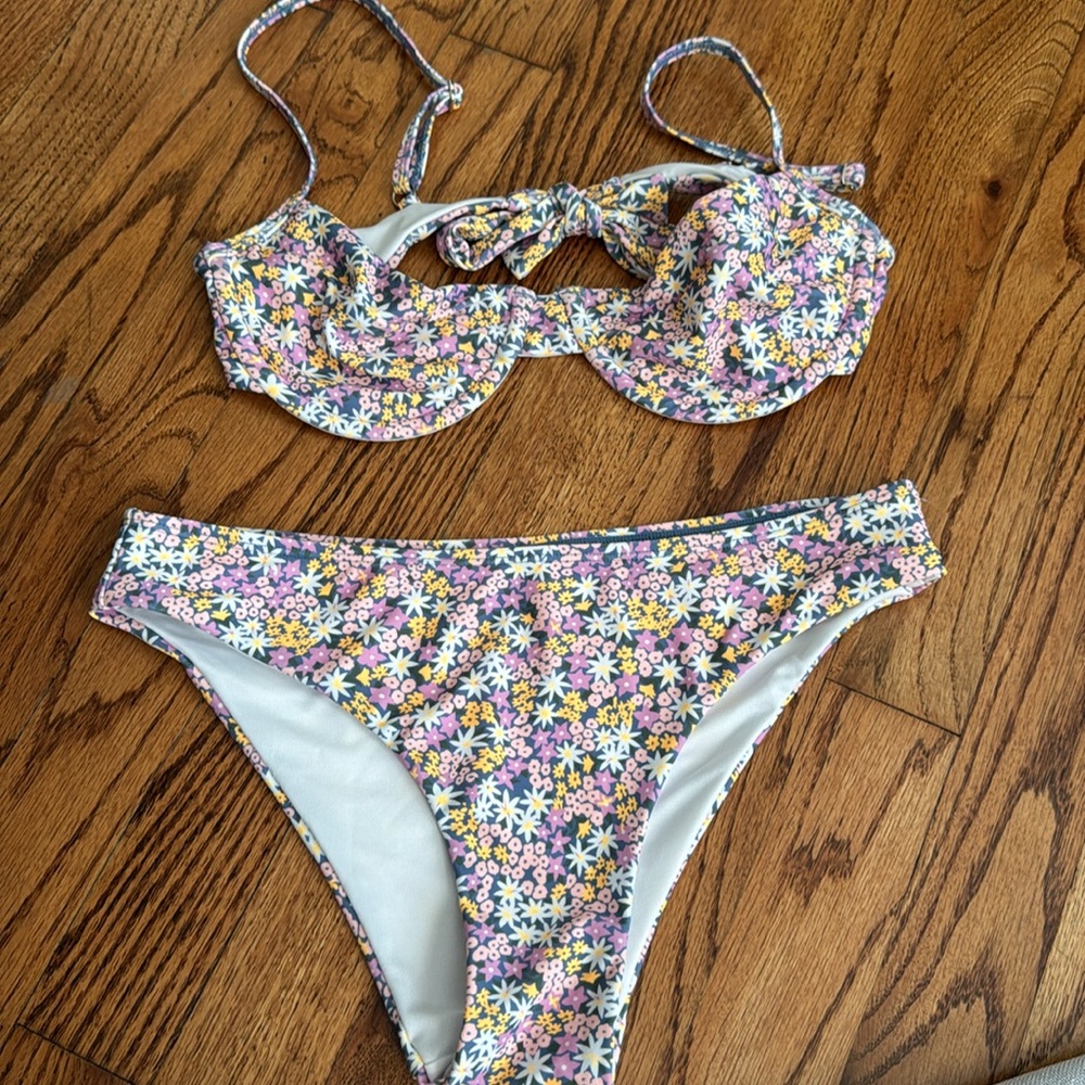 Demi’s two piece Bikini